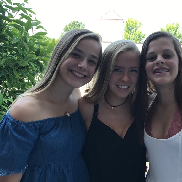 Lilly rain v neck top - Picture 3 of 4